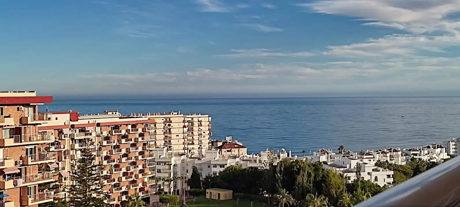 Vista exterior de Estudi en venda en Benalmádena amb Aire condicionat, Terrassa i Moblat
