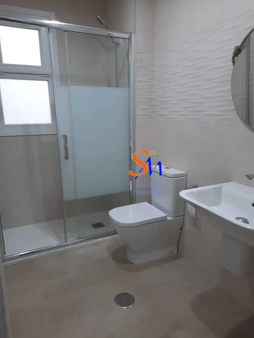 Bany de Apartament de lloguer en Badajoz amb Aire condicionat, Calefacció i Moblat
