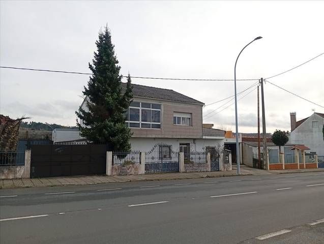 Casa-chalet en Venta en Lalín