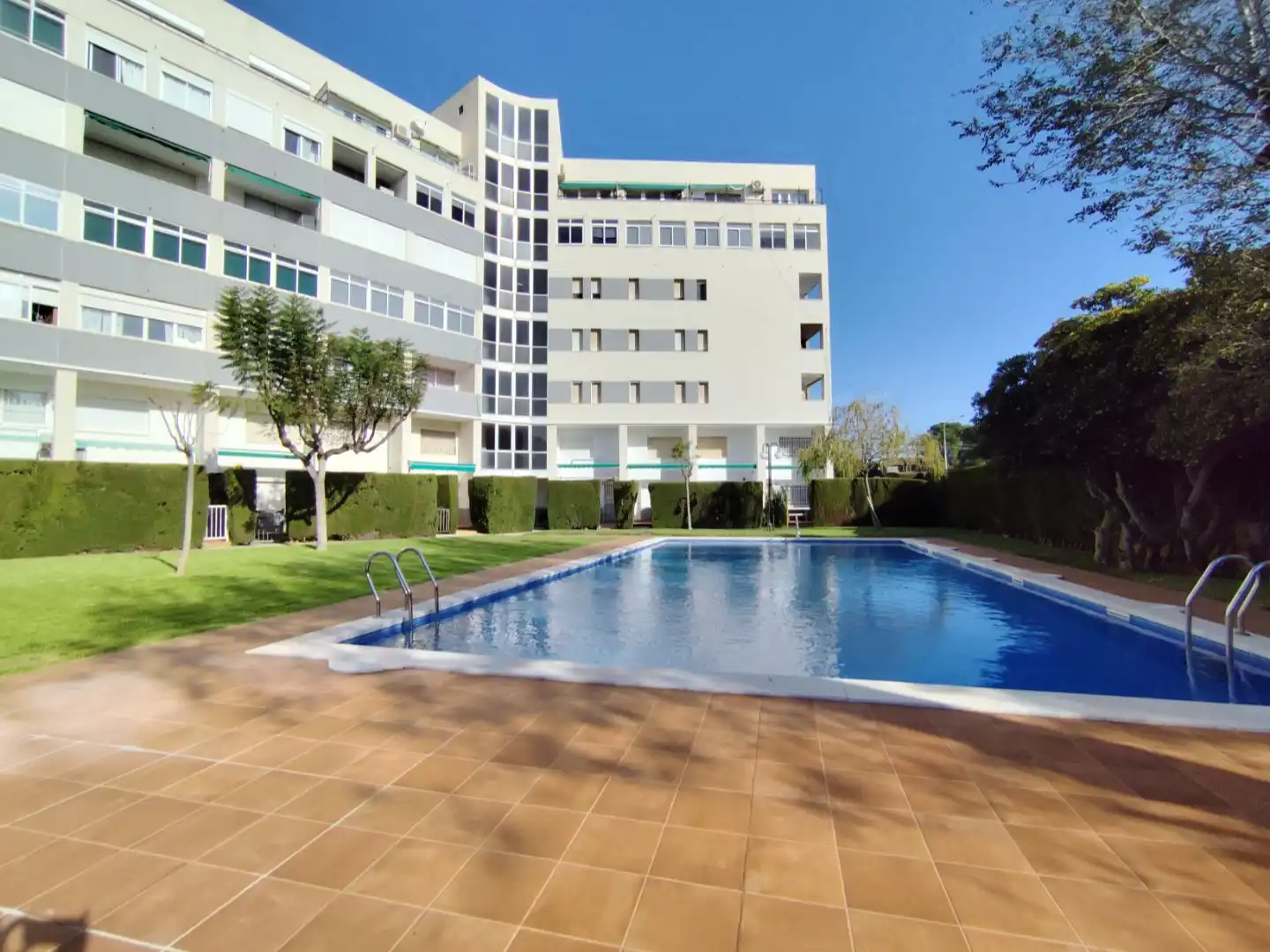 Swimming pool of Flat for sale in Miami Platja