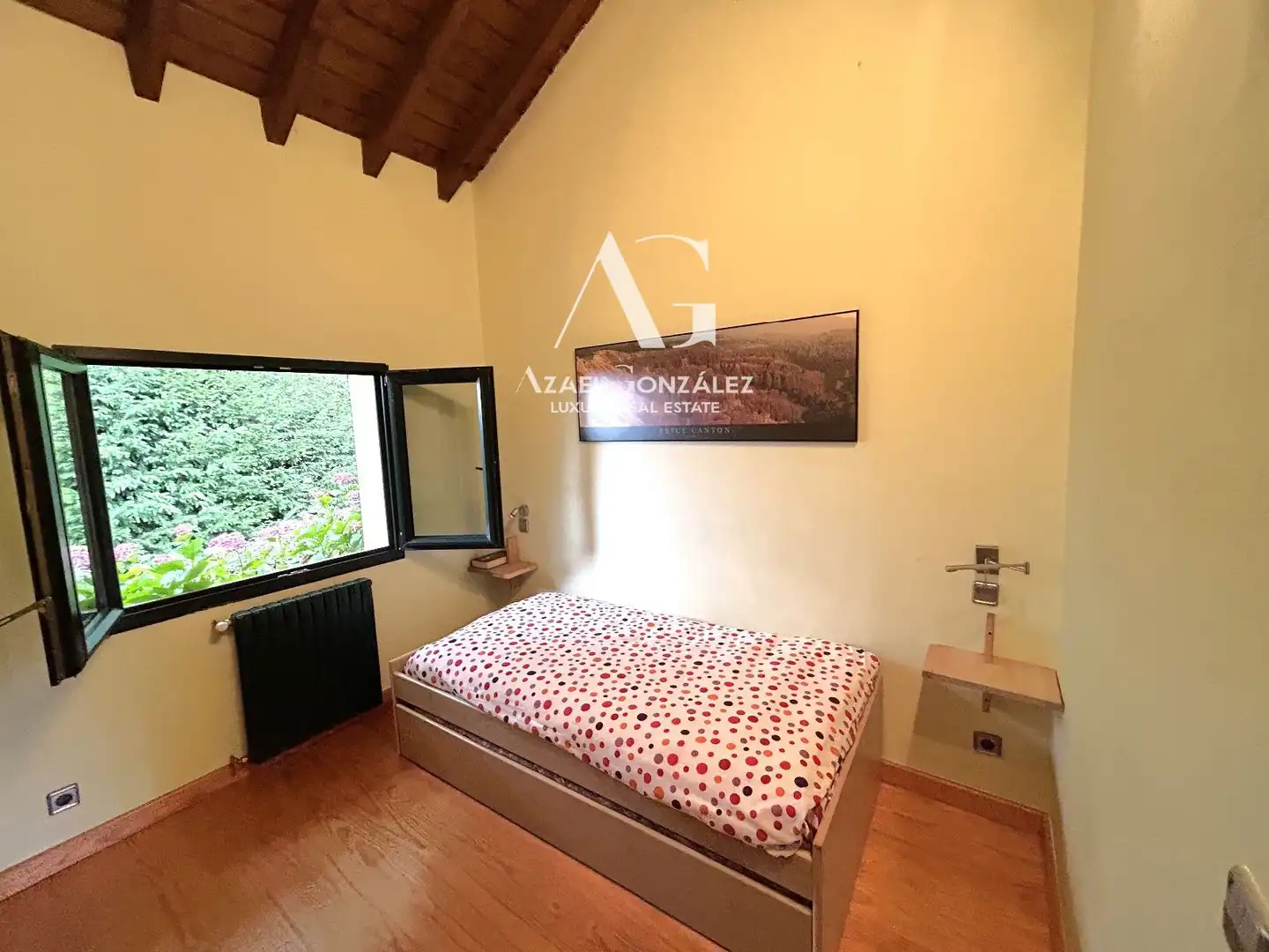 Dormitori de Casa o xalet en venda en Entrambasaguas amb Calefacció, Jardí privat i Traster