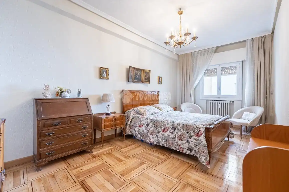Habitación de Piso en venta en Madrid con Calefacción, Parquet y Balcón