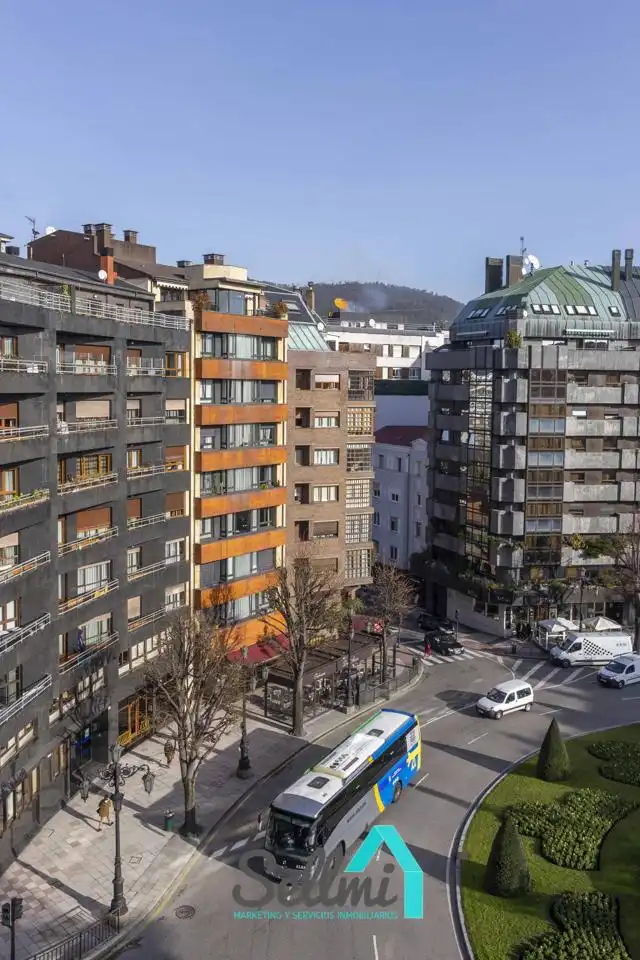 Vista exterior de Dúplex en venda en Oviedo  amb Calefacció i Parquet