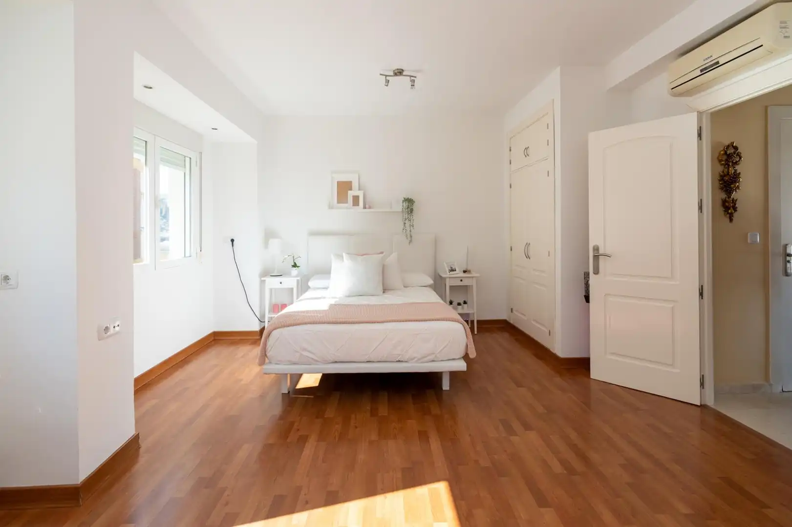 Bedroom of Detached homes for sale in Loja  with Air Conditioner, Heating and Parquet flooring