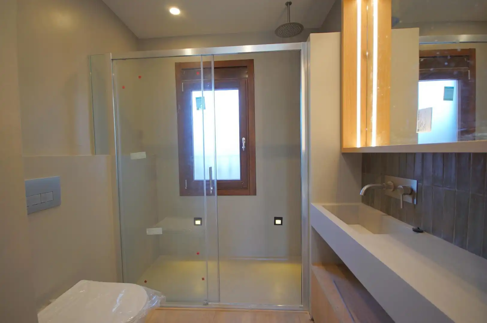 Bathroom of Flat for sale in Barcelona  with Air Conditioner, Heating and Parquet flooring
