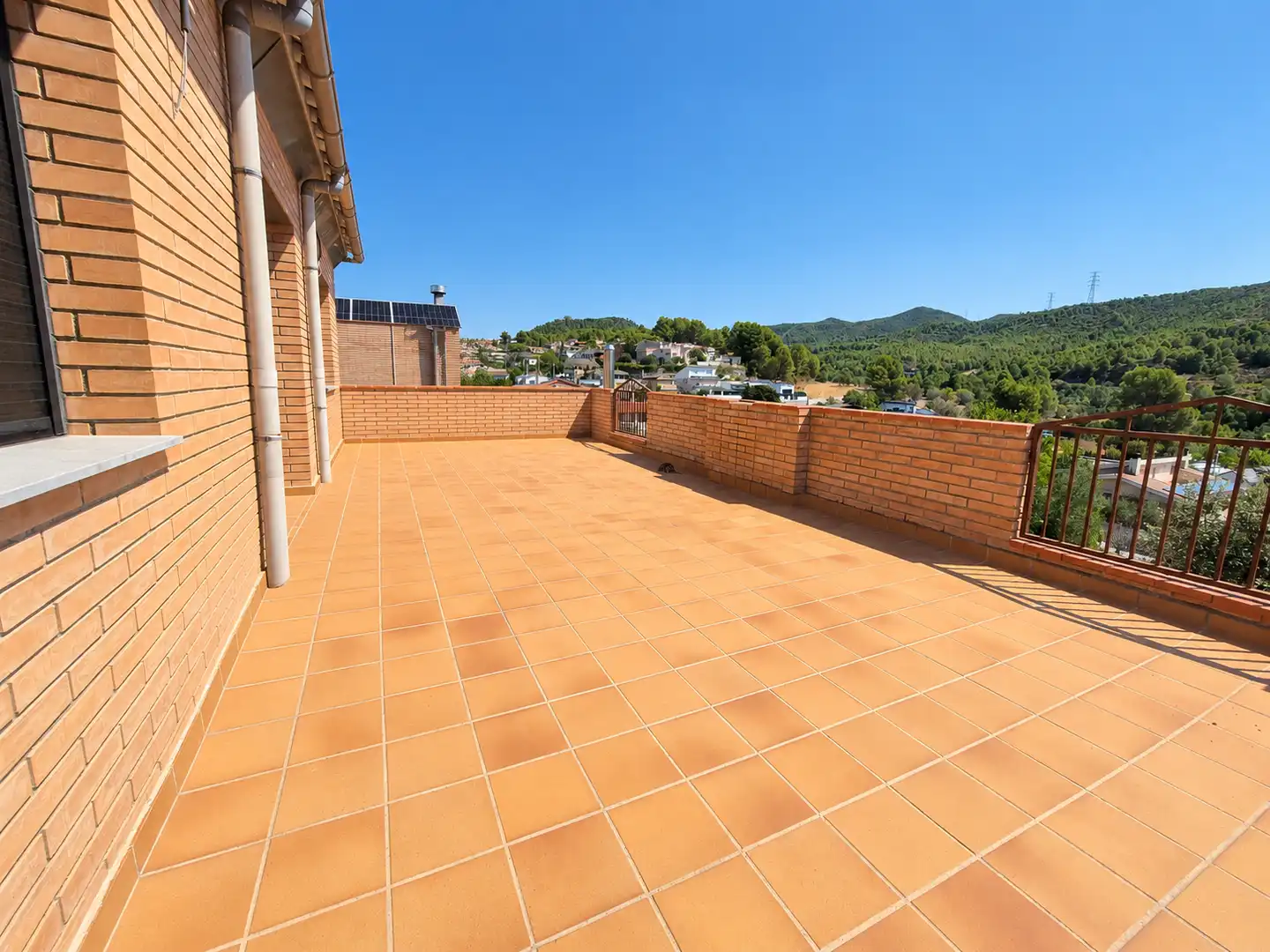 Casa amb piscina en venda a de Salvador Espriu, imagen 2
