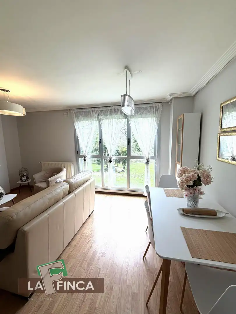 Living room of Flat for rent in Oviedo   with Heating, Parquet flooring and Furnished