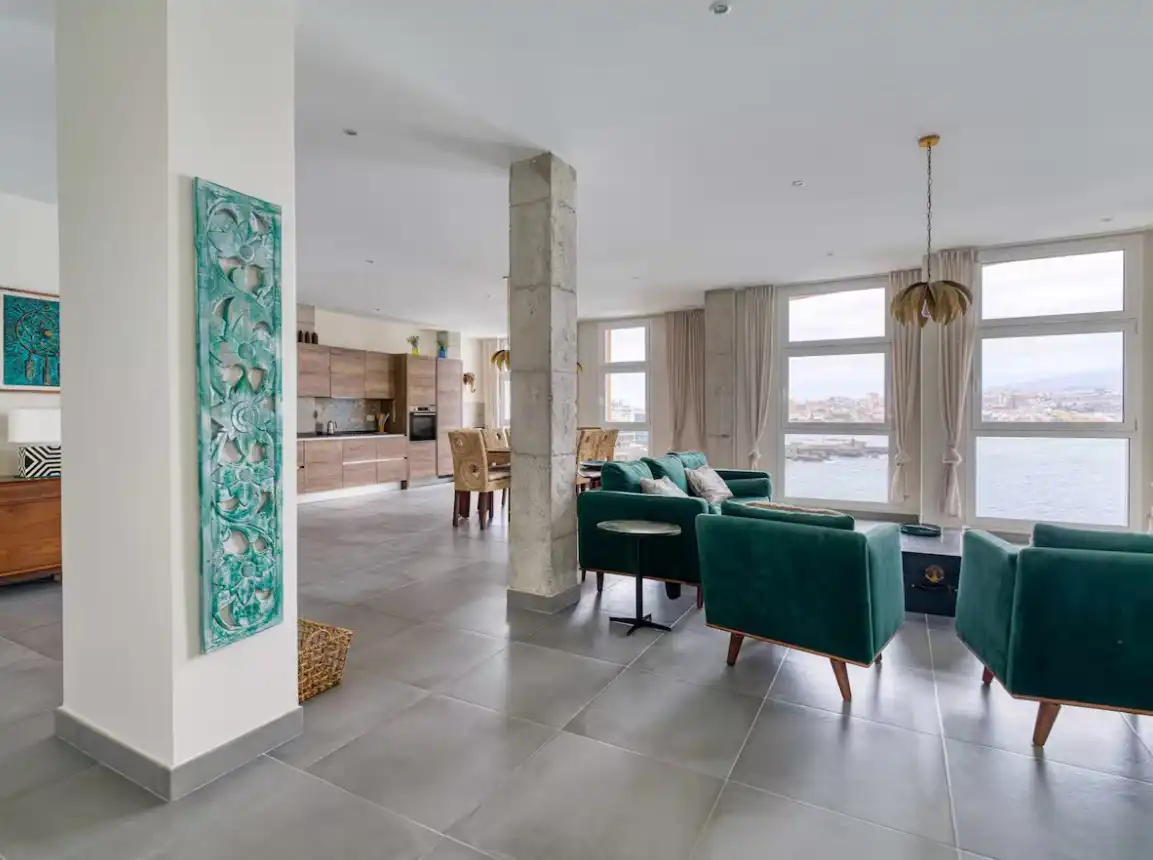 Sala d'estar de Apartament de lloguer en Las Palmas de Gran Canaria amb Aire condicionat, Calefacció i Parquet
