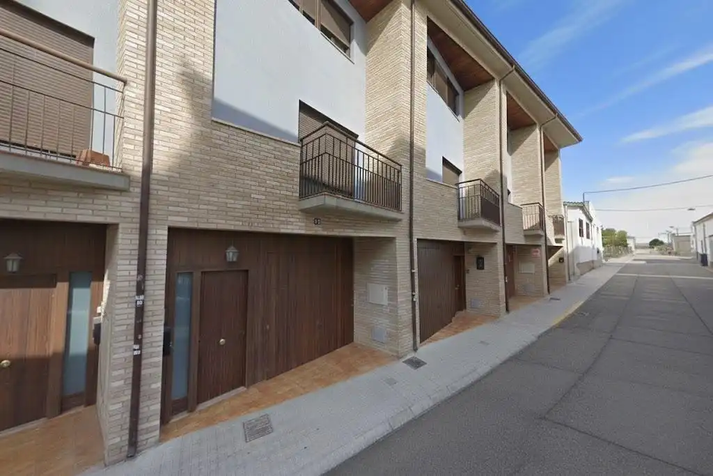 Vista exterior de Casa adosada en venta en Villanueva de Gállego con Jardín privado, Terraza y Balcón
