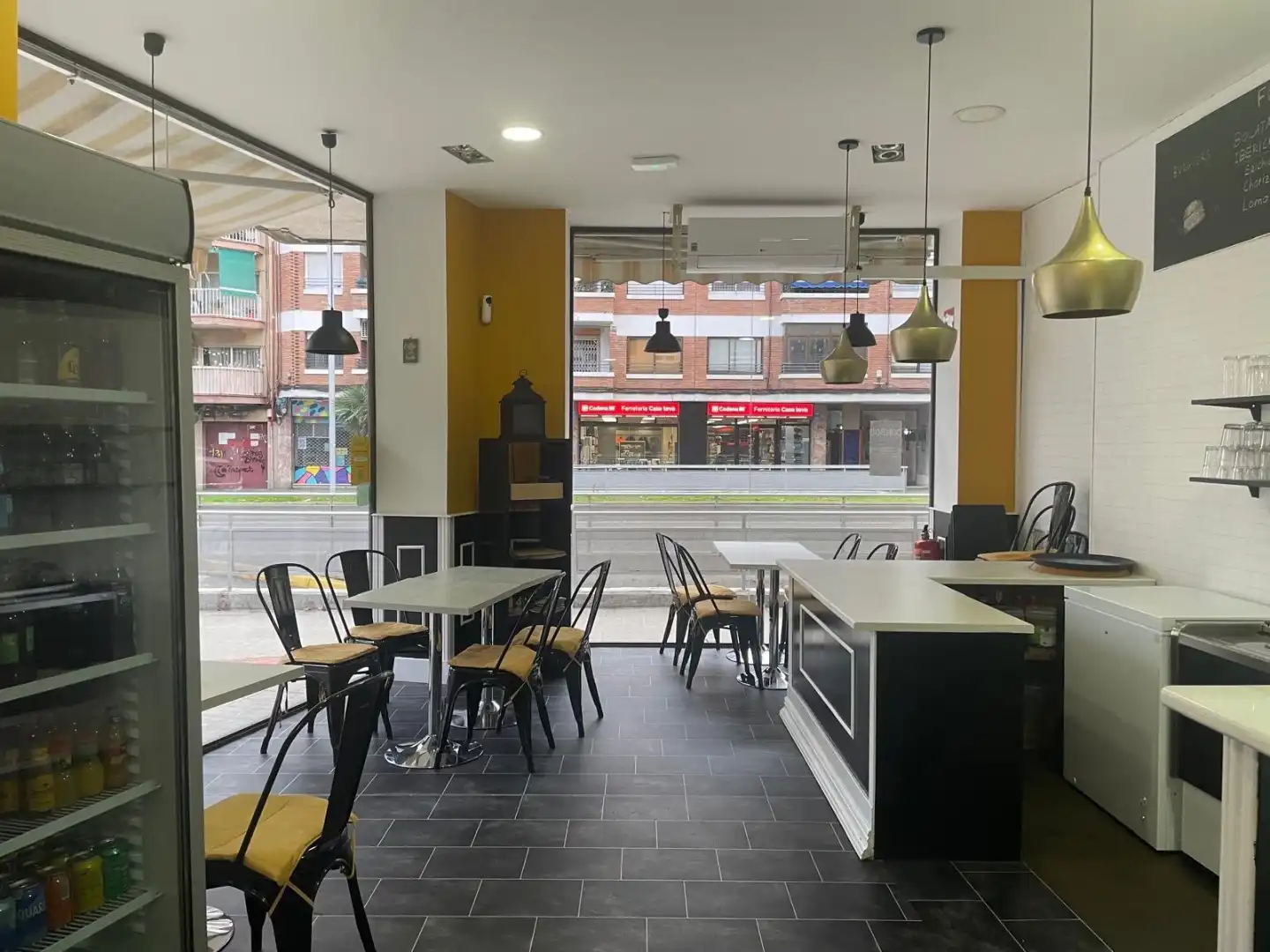 Local comercial de lloguer a Plaça de Narcís Monturiol 1, imagen 2