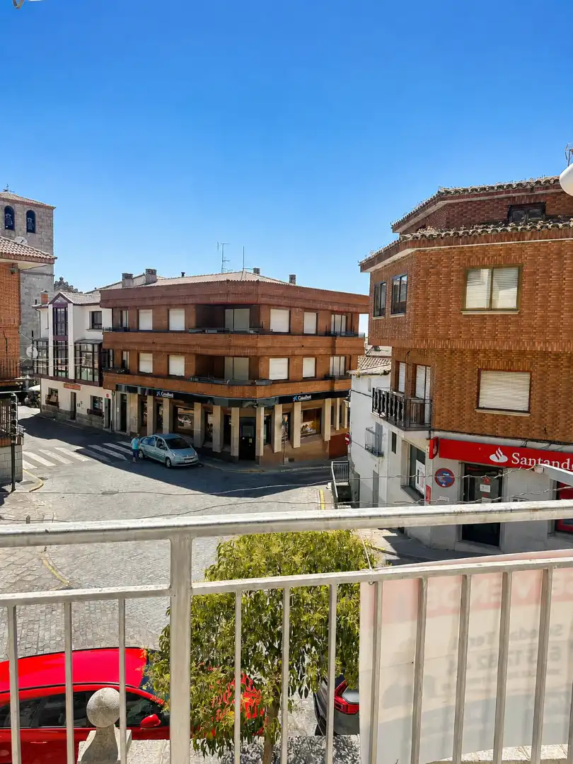 Vista exterior de Casa adosada en venda en El Hoyo de Pinares 