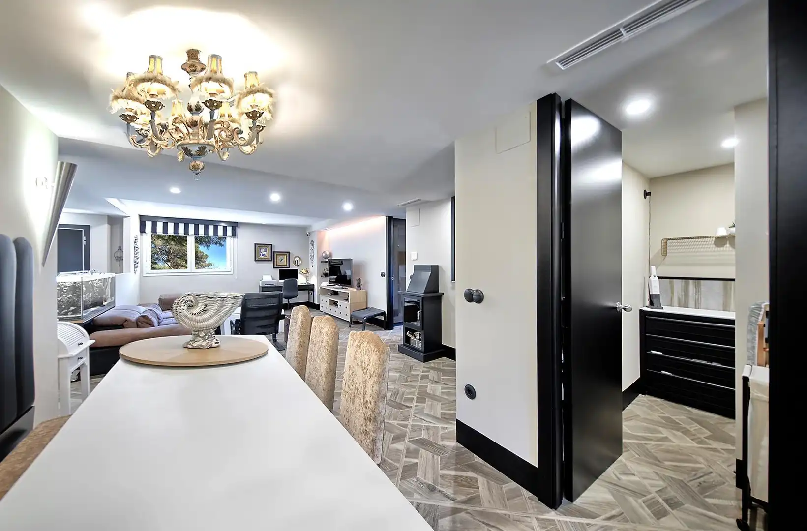 Ground floor for sale in Valencia  with Air Conditioner, Heating and Alarm