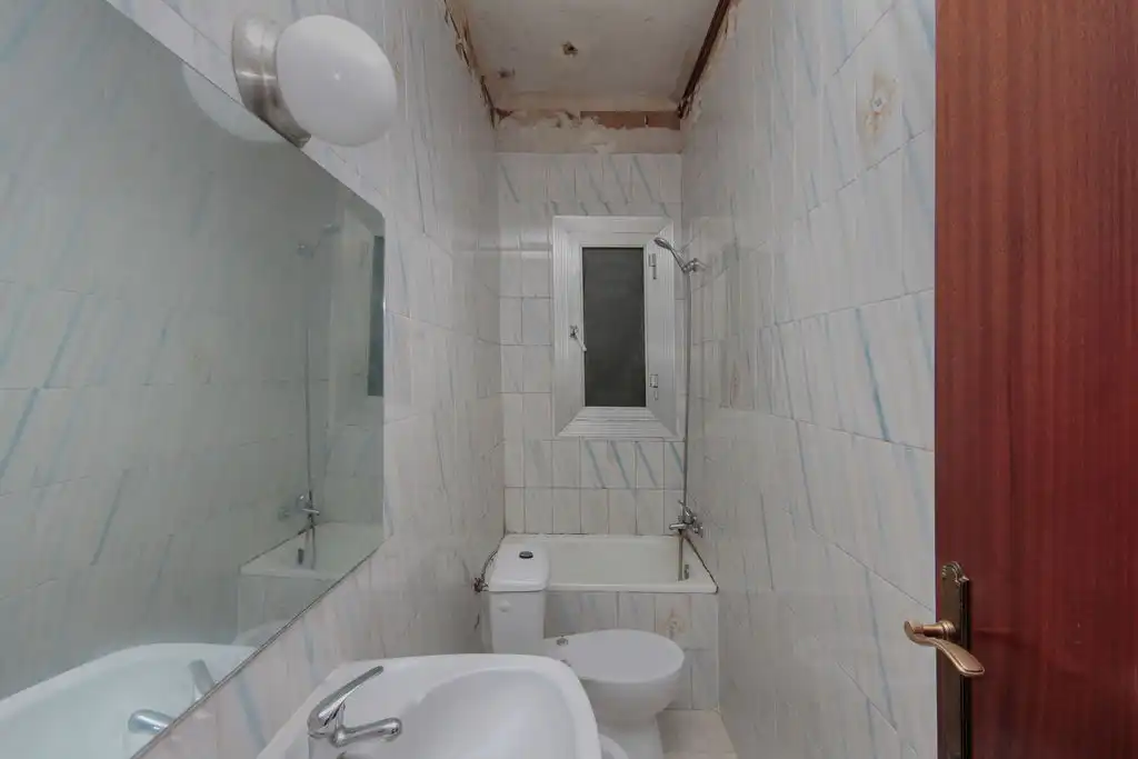 Baño de Piso en venta en Barcelona con Calefacción
