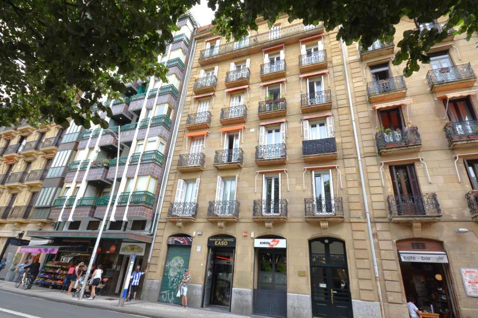 Flat for sale in Easo Kalea, Amara Zaharra - Arbaizenea