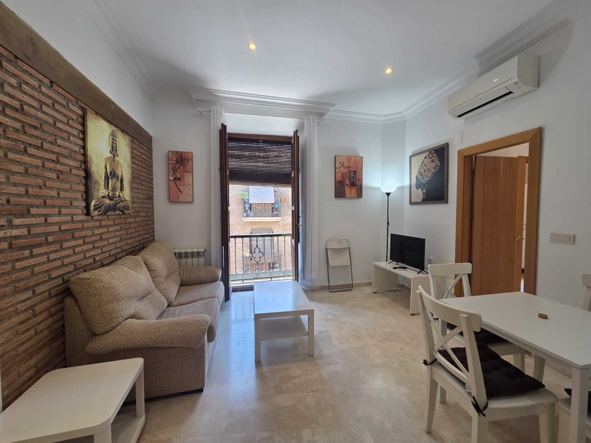 Living room of Flat to rent in  Granada Capital  with Air Conditioner, Heating and Furnished