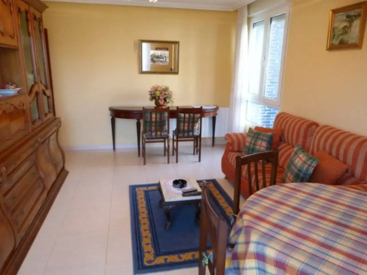 Sala d'estar de Apartament de lloguer en Noja amb Calefacció, Jardí privat i Terrassa
