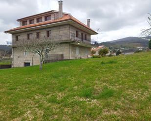 Vista exterior de Casa o xalet en venda en Cotobade amb Jardí privat, Terrassa i Traster