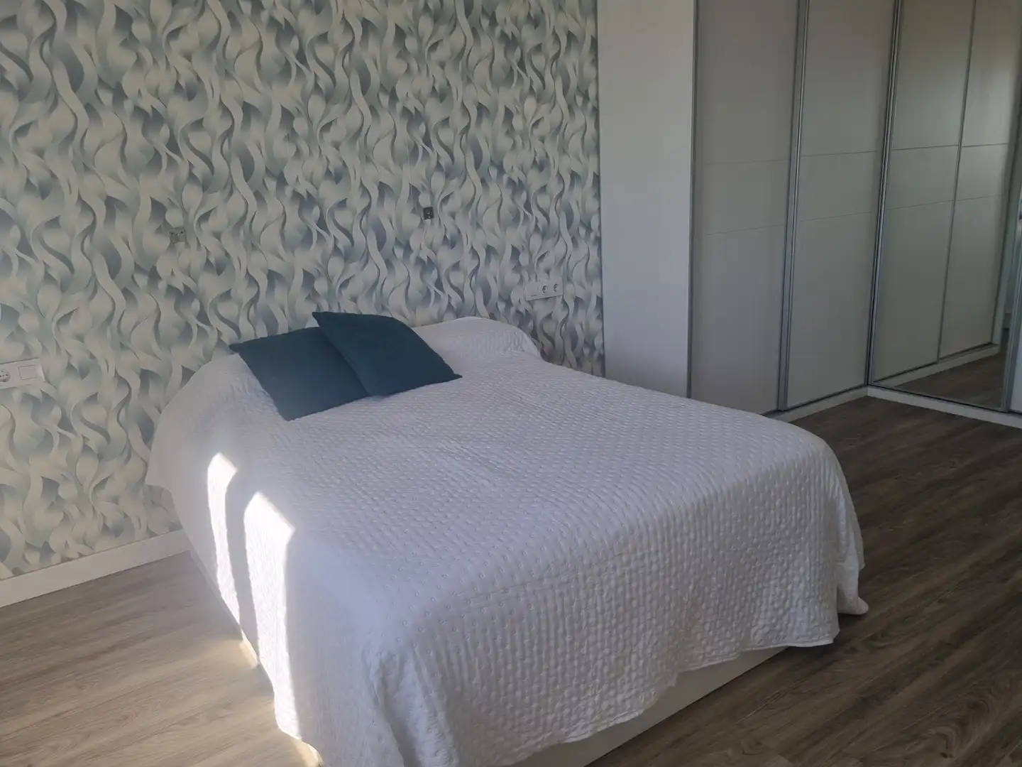 Habitación de Casa adosada de alquiler en San Fernando con Aire acondicionado, Calefacción y Jardín privado