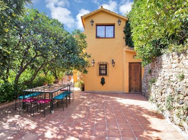 Country house with pool for sale in Ojén pueblo