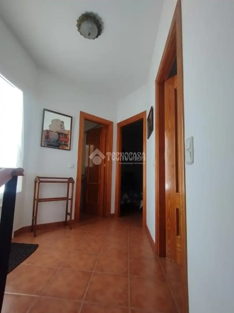 Einfamilien-Reihenhaus zum Verkauf in Málaga mit Klimaanlage, Terrasse und Balkon