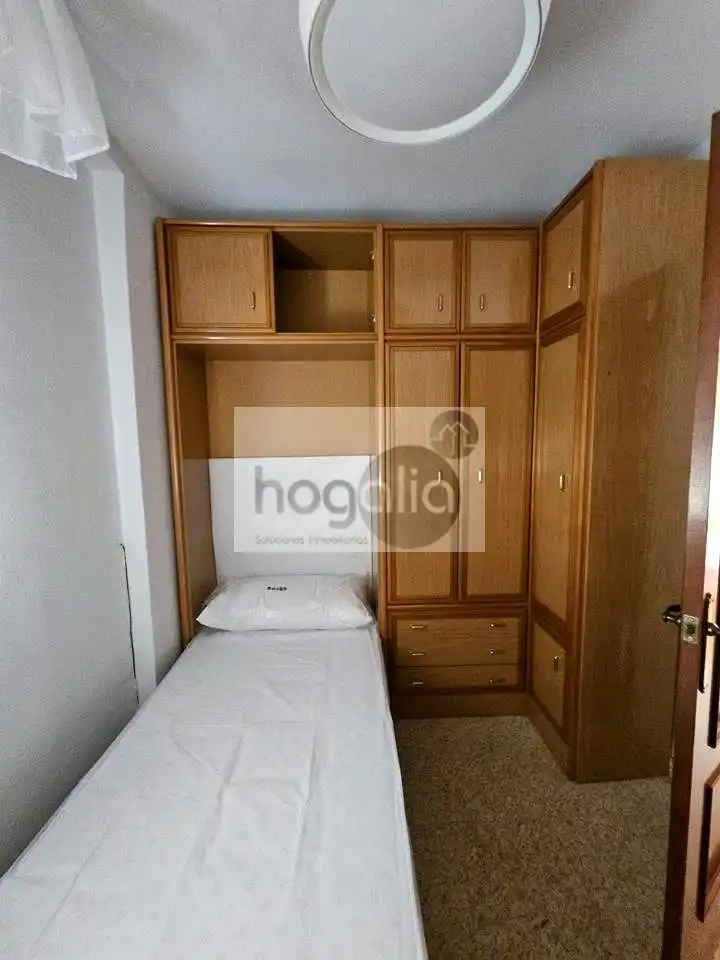 Habitación de Piso de alquiler en Sevilla con Aire acondicionado y Amueblado