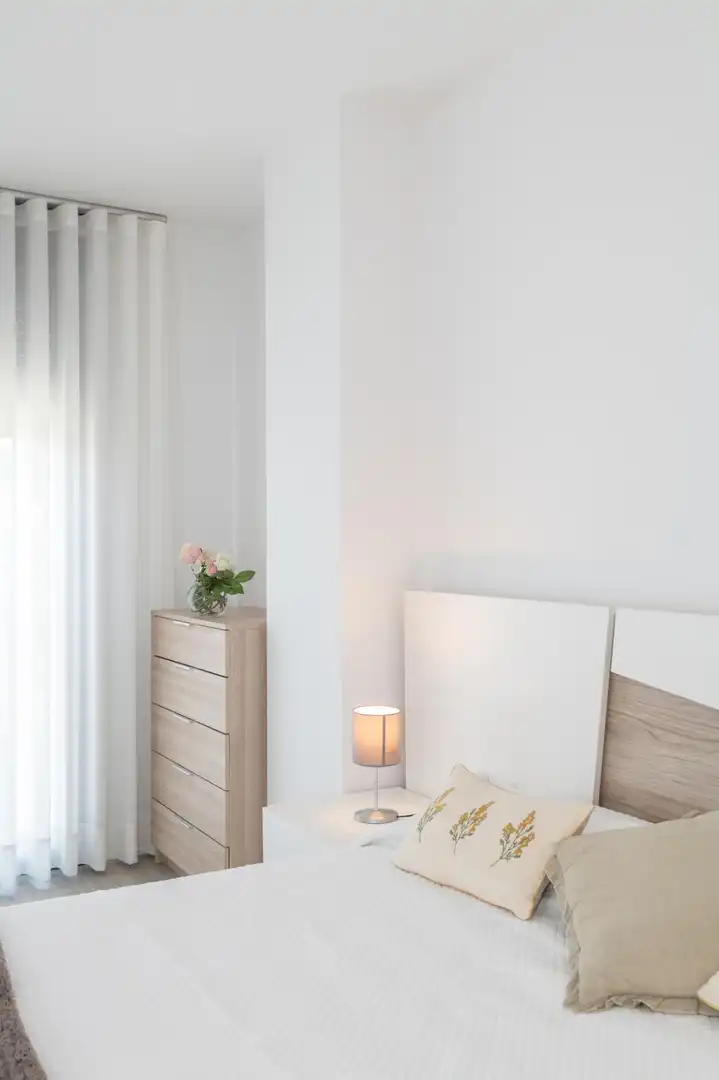 Dormitori de Apartament de lloguer en Girona amb Parquet i Piscina comunitària