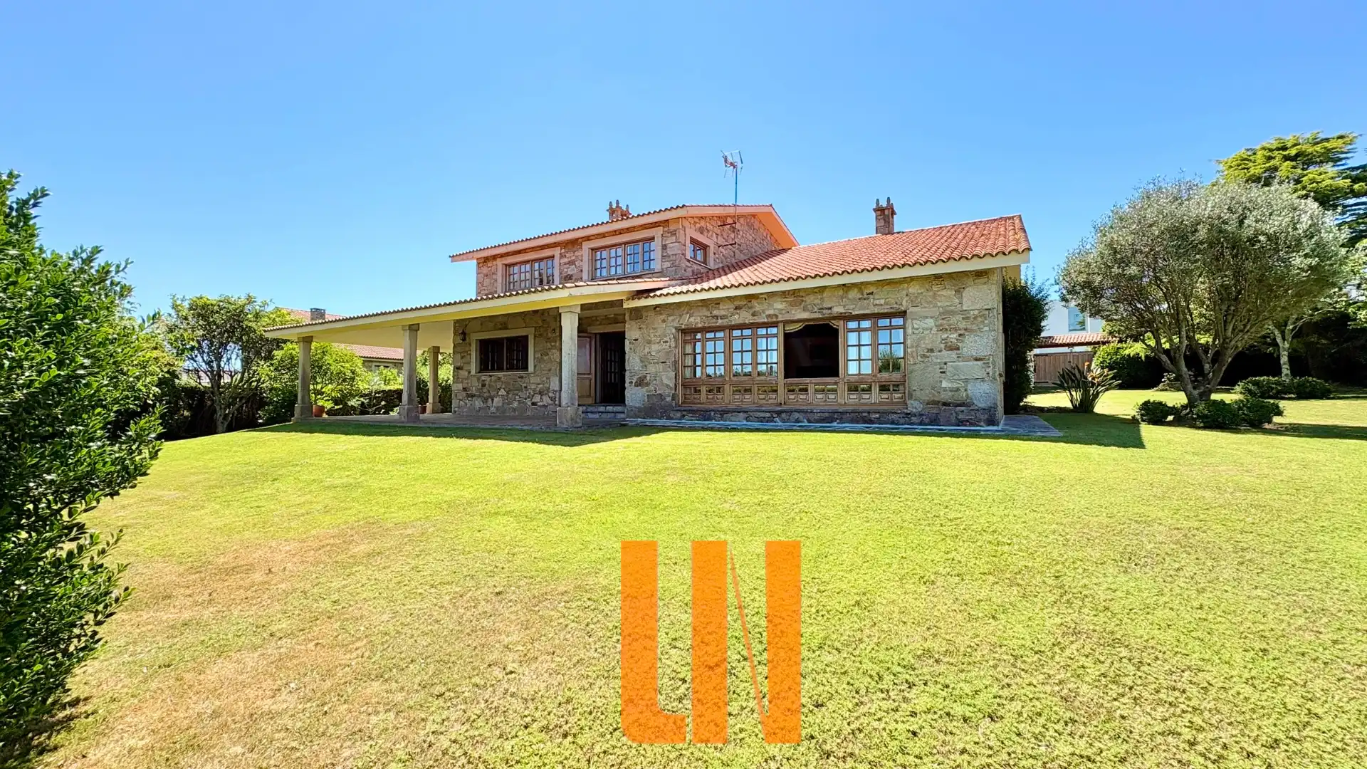 Vista exterior de Finca rústica en venta en Oleiros con Calefacción, Jardín privado y Parquet