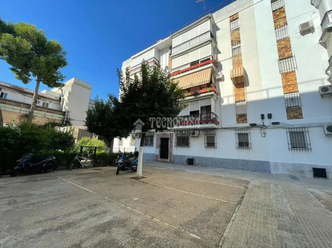 Exterior view of Flat for sale in Sevilla