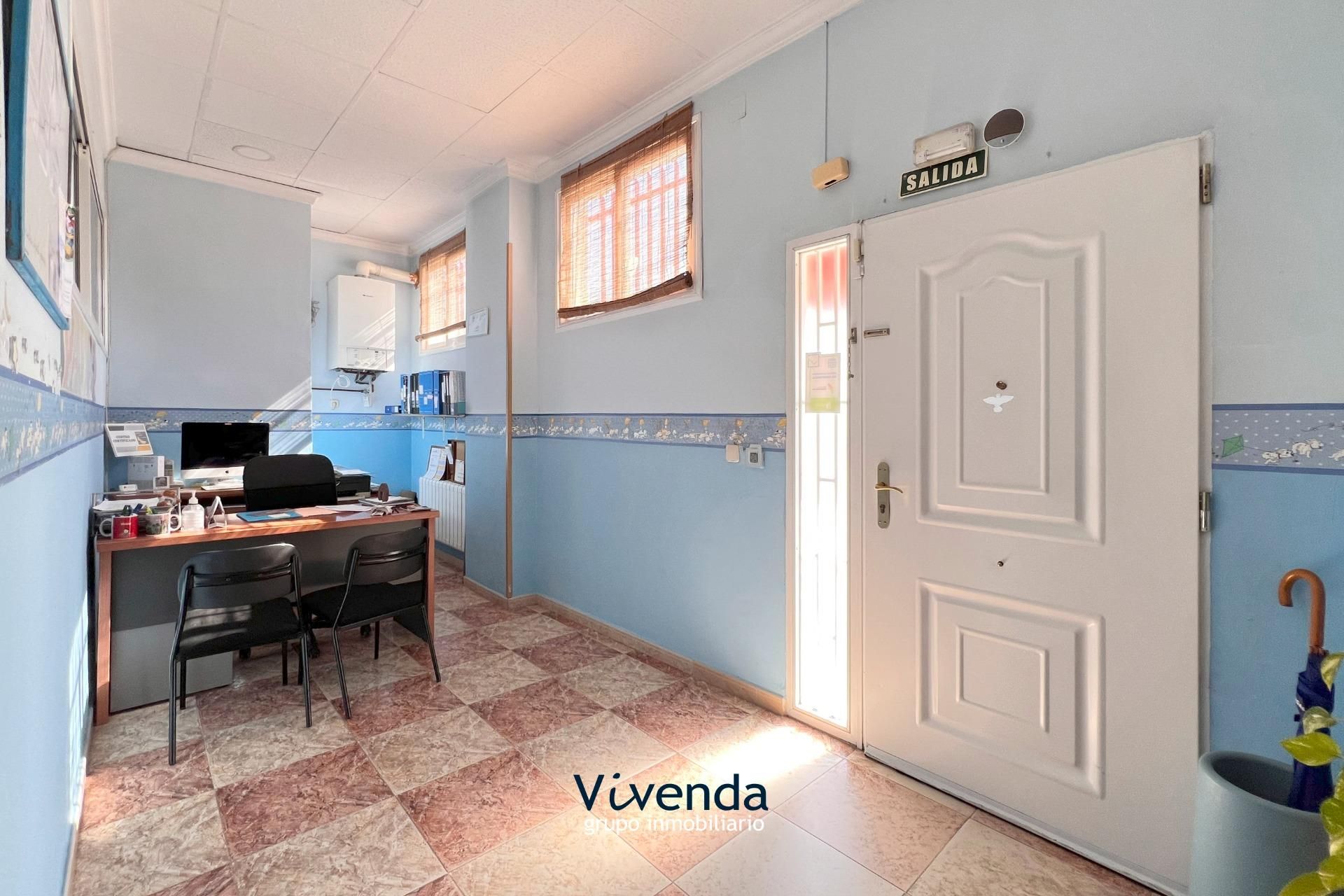 Cuina de Local en venda en Fuenlabrada amb Aire condicionat i Moblat