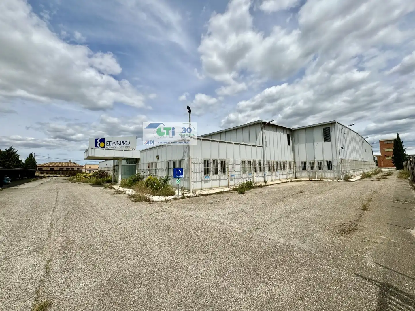 Vista exterior de Nau industrial en venda en Zaragoza