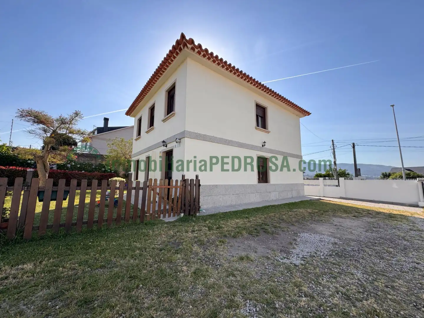 Vista exterior de Casa o xalet en venda en Pontevedra Capital  amb Calefacció, Jardí privat i Traster