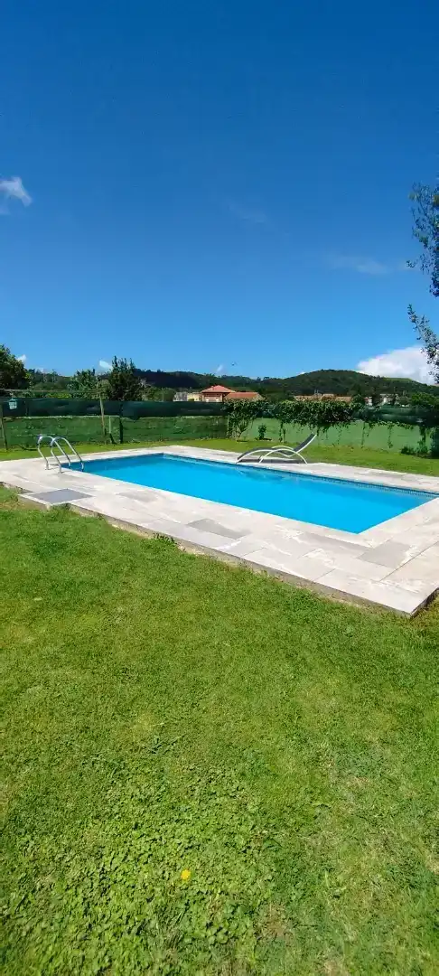 Piscina de Casa o xalet en venda en Camargo amb Jardí privat, Traster i Piscina