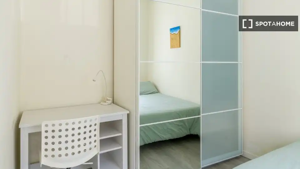 Room in Ciudad Jardín - Parque Roma