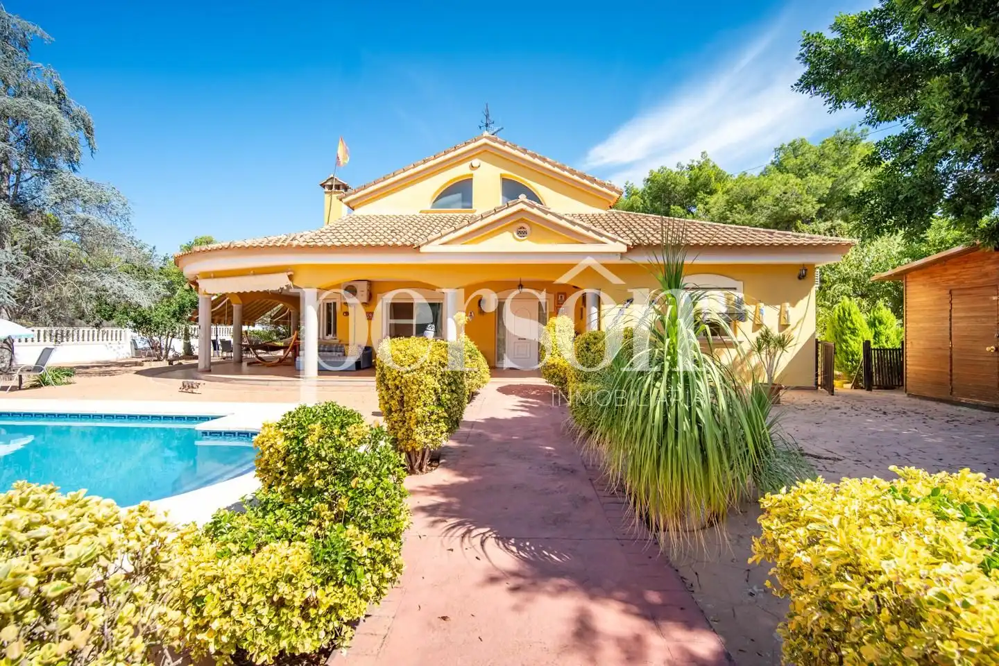 Chalet con terraza en venta en Serra