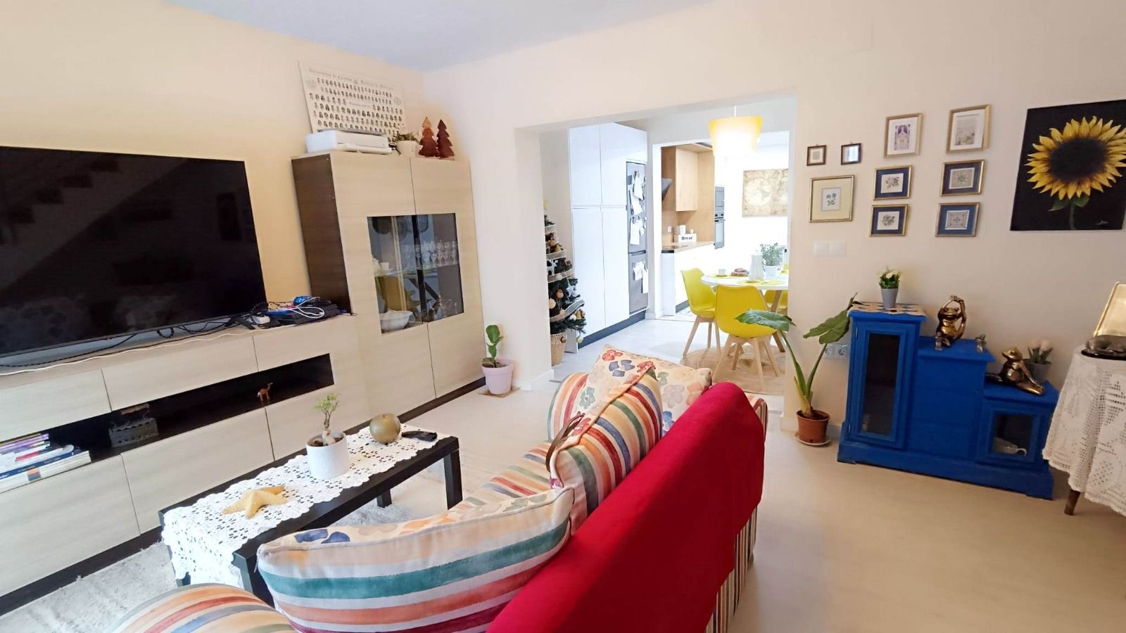 Sala d'estar de Casa adosada en venda en Benalmádena amb Aire condicionat, Terrassa i Moblat