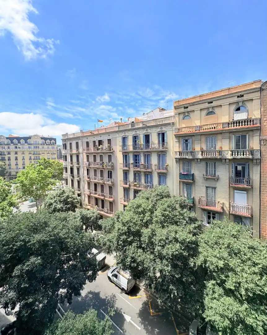 Exterior view of Flat for sale in Barcelona  with Heating, Parquet flooring and Oven