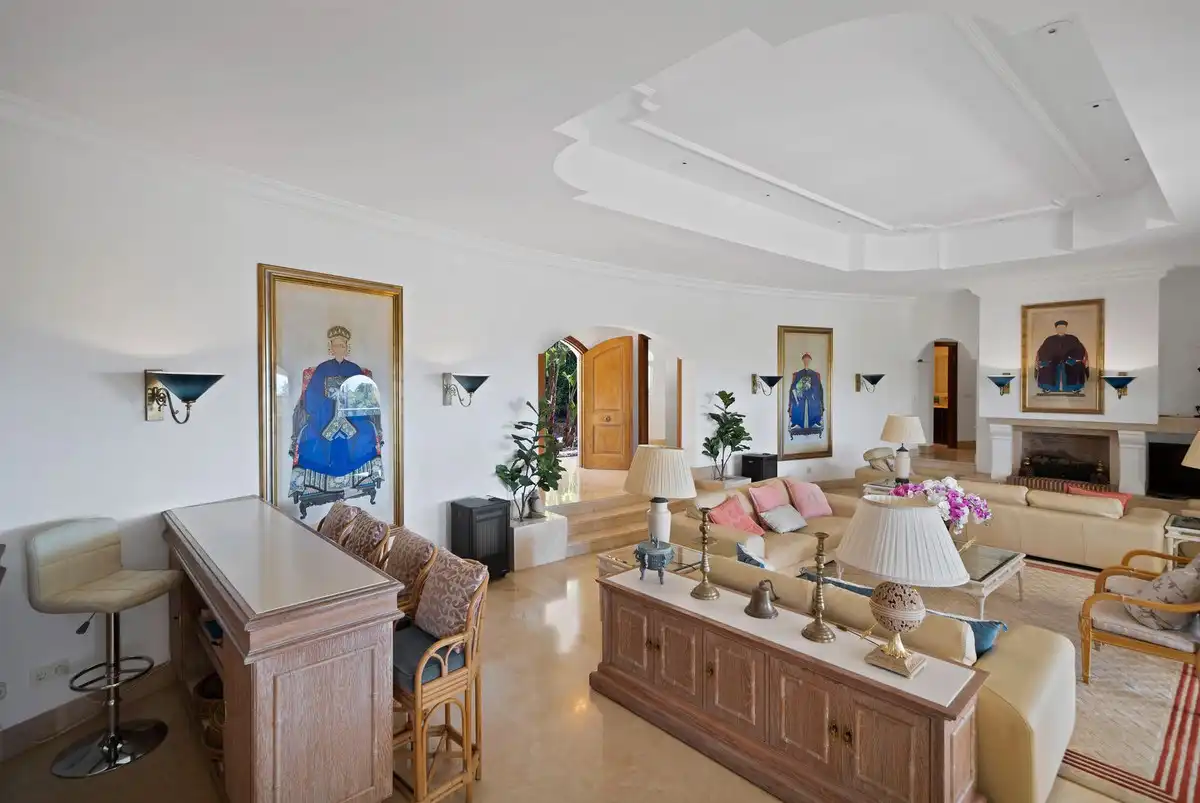 Sala de estar de Casa o chalet en venta en Marbella con Aire acondicionado, Calefacción y Jardín privado