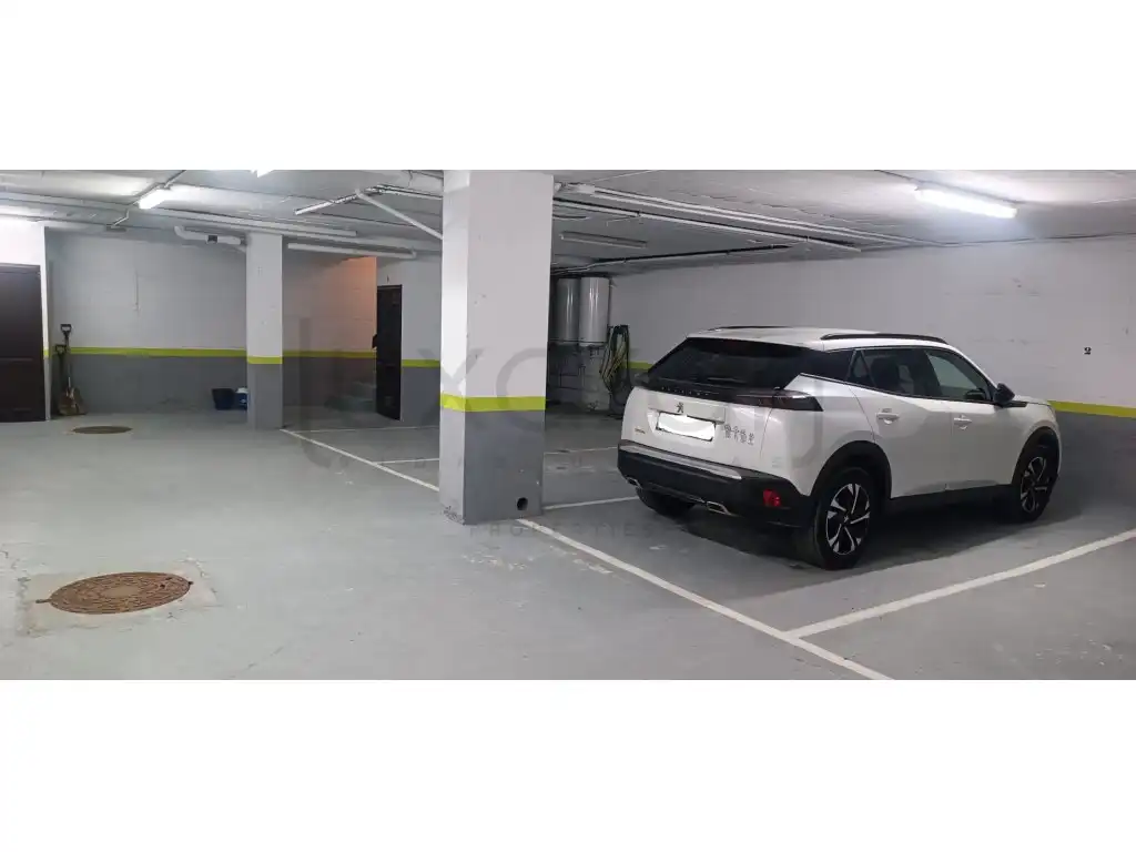 Parking of Apartments for rent in Naut Aran