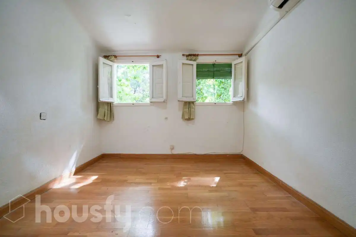 Bedroom of Houses for sale in Madrid  with Air Conditioner, Heating and Terrace