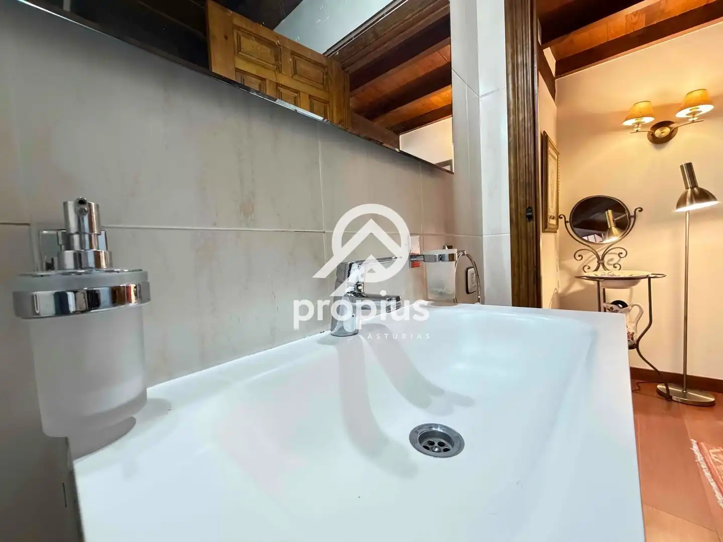 Baño de Casa adosada en venta en Llanes con Calefacción, Trastero y Amueblado