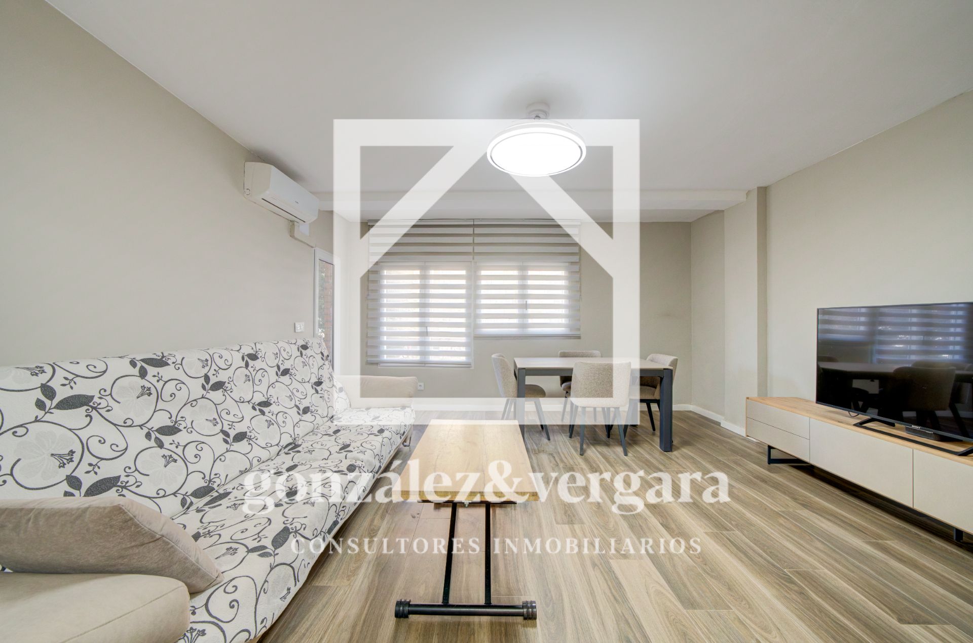 Bedroom of Flat for sale in  Valencia Capital  with Air Conditioner and Balcony