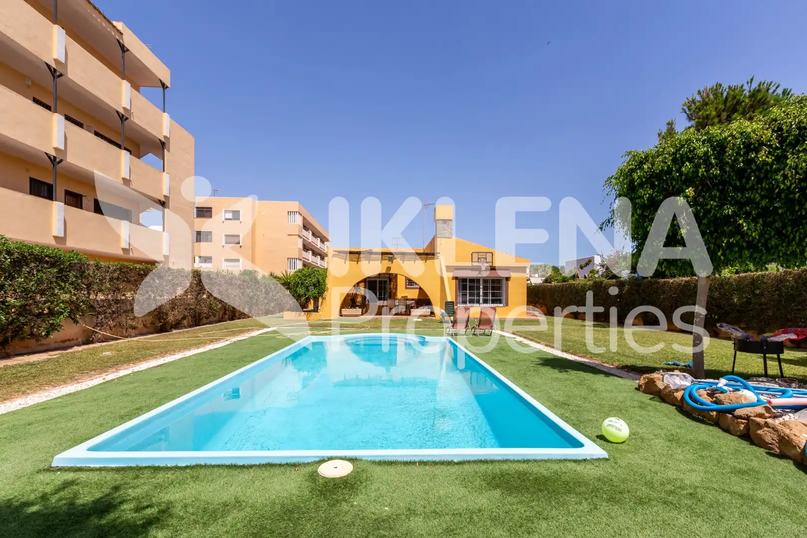 Exterior view of Houses for sale in Roquetas de Mar  with Air Conditioner, Private garden and Parquet flooring