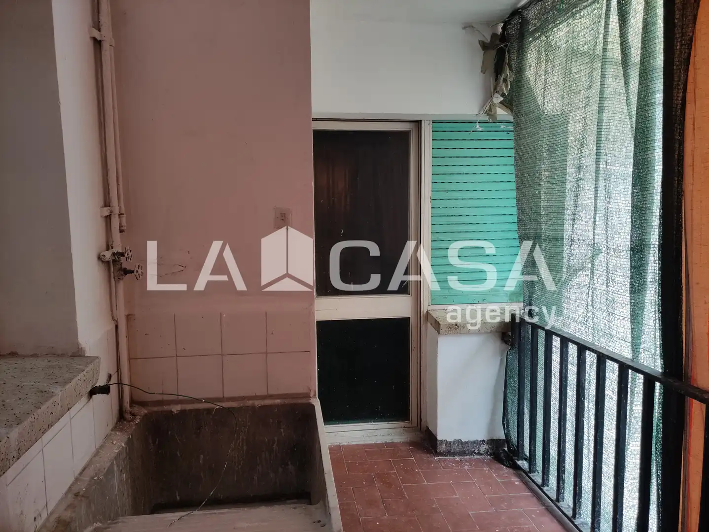 Piso en venta en Santa Coloma de Gramenet con Balcón