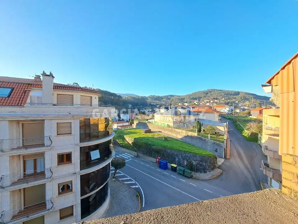 Vista exterior de Edifici en venda en Boiro