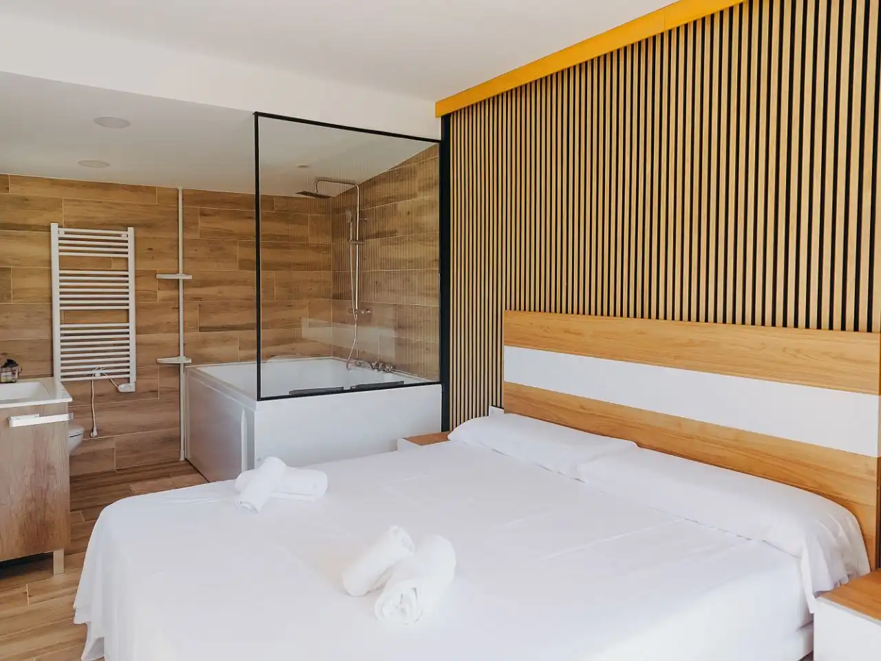 Schlafzimmer von Wohnung zur Miete in Castell d'Aro, Platja d'Aro i s'Agaró mit Klimaanlage und Terrasse