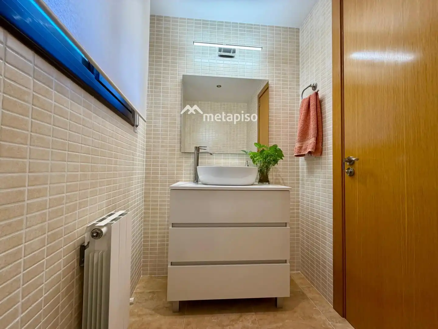 Baño de Casa adosada en venta en Santa Margarida I Els Monjos con Aire acondicionado, Calefacción y Terraza
