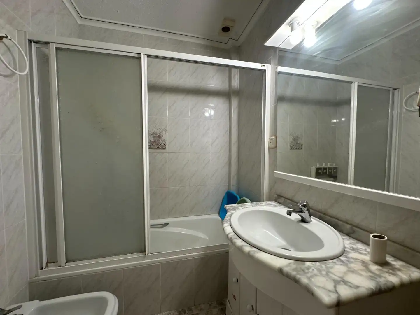 Baño de Apartamento en venta en Alicante / Alacant con Aire acondicionado, Amueblado y Balcón