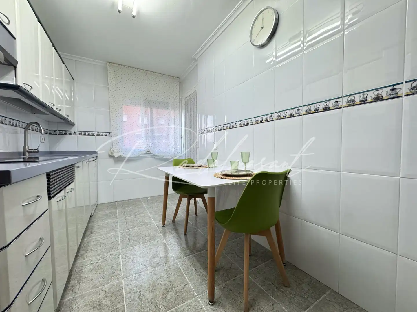 Küche von Wohnung zum Verkauf in Tarragona mit Klimaanlage, Heizung und Terrasse