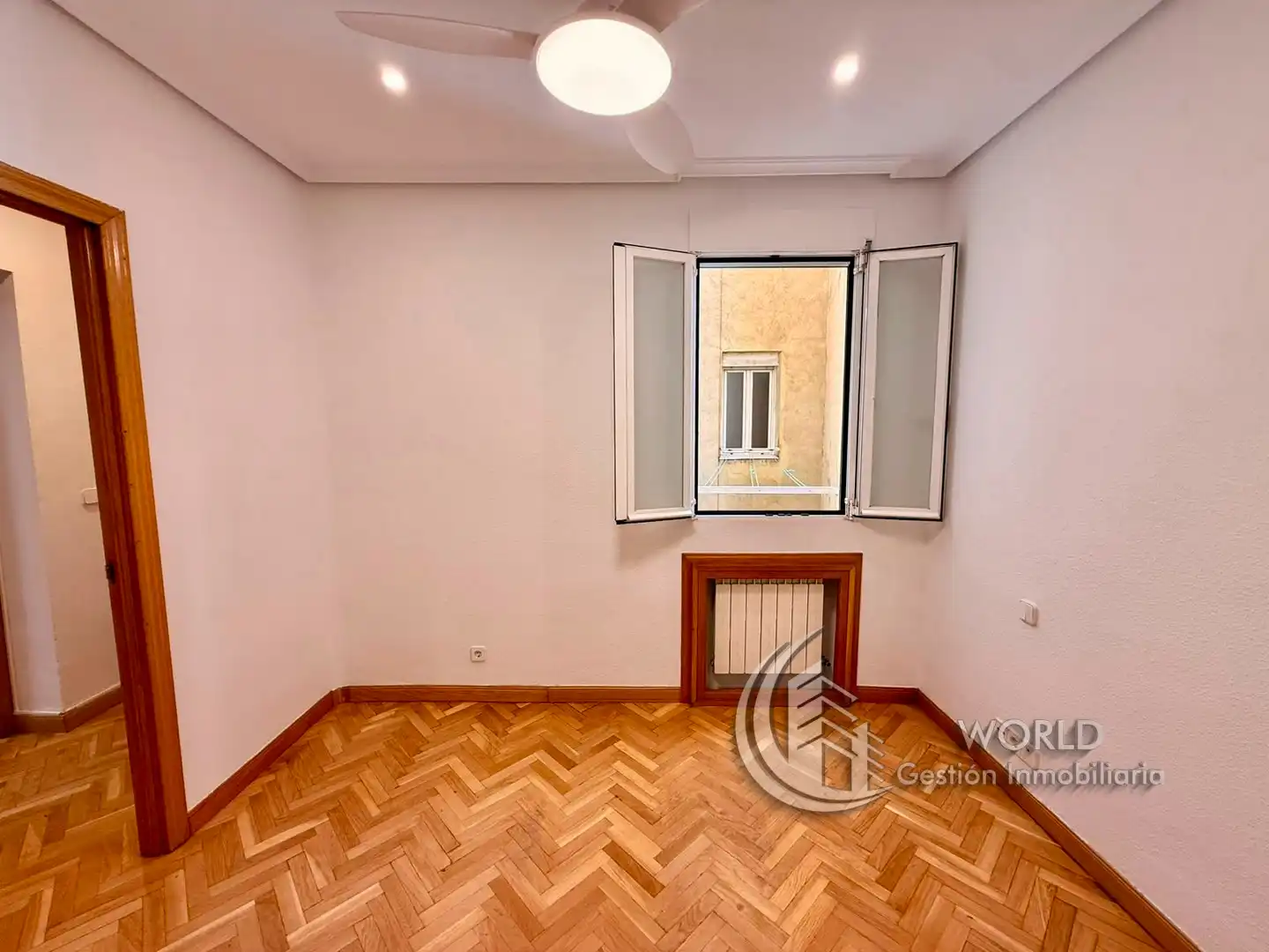 Bedroom of Flat for sale in Madrid  with Air Conditioner and Heating