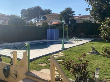 Villa avec piscine à vendre à Carrer Figueres